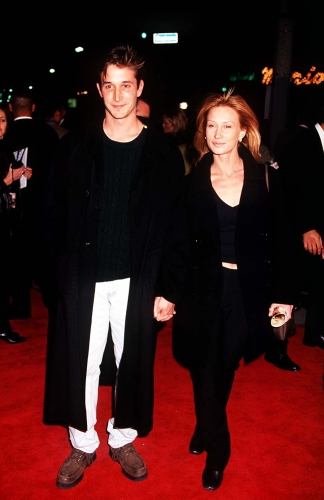 Click to view full size image
==============
NWN-1996-0021.jpg NWN-1996-0021.jpg